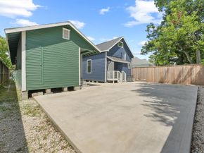 1708 Gentry St Street AB, Houston TX 77009