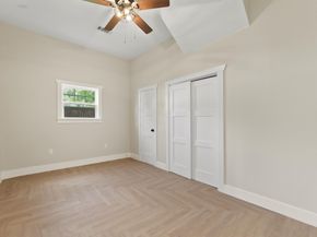 1708 Gentry St Street AB, Houston TX 77009
