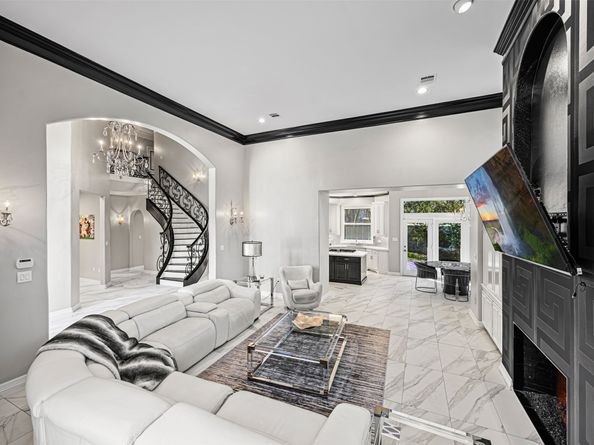 2727 S Southern Oaks Drive, Houston TX 77068