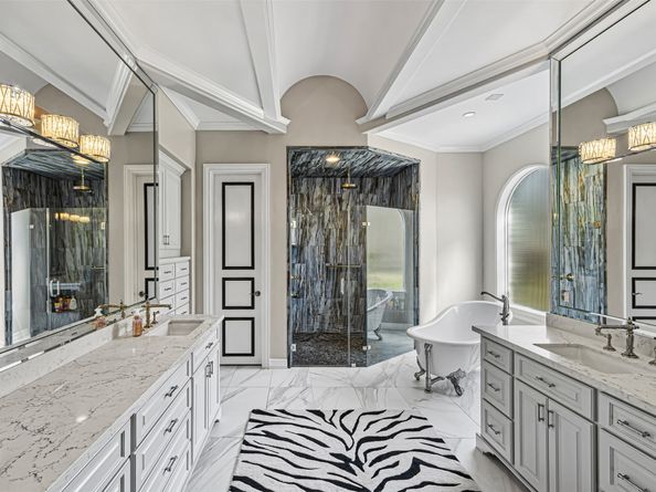 2727 S Southern Oaks Drive, Houston TX 77068