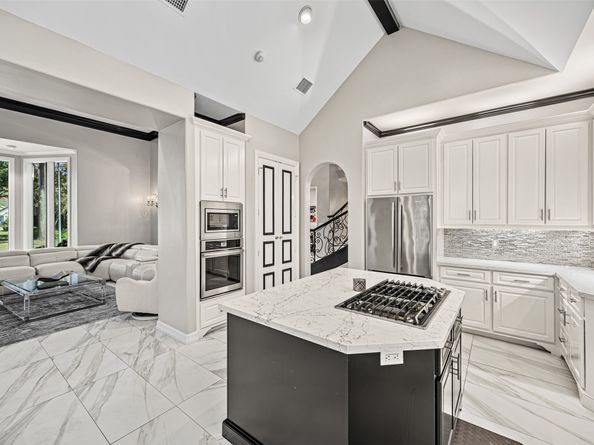 2727 S Southern Oaks Drive, Houston TX 77068