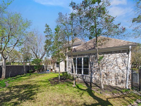 2727 S Southern Oaks Drive, Houston TX 77068