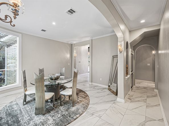 2727 S Southern Oaks Drive, Houston TX 77068