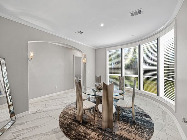 2727 S Southern Oaks Drive, Houston TX 77068