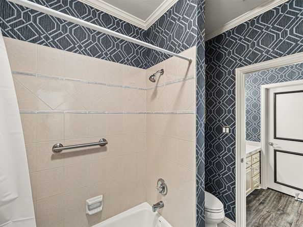 2727 S Southern Oaks Drive, Houston TX 77068