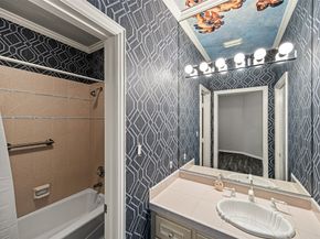 2727 S Southern Oaks Drive, Houston TX 77068