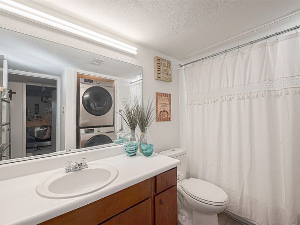 3075 Walnut Bend Lane 28, Houston TX 77042