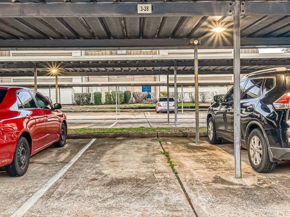 3075 Walnut Bend Lane 28, Houston TX 77042