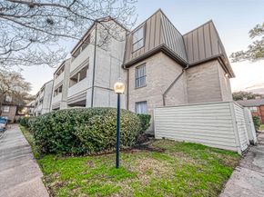 3075 Walnut Bend Lane 28, Houston TX 77042