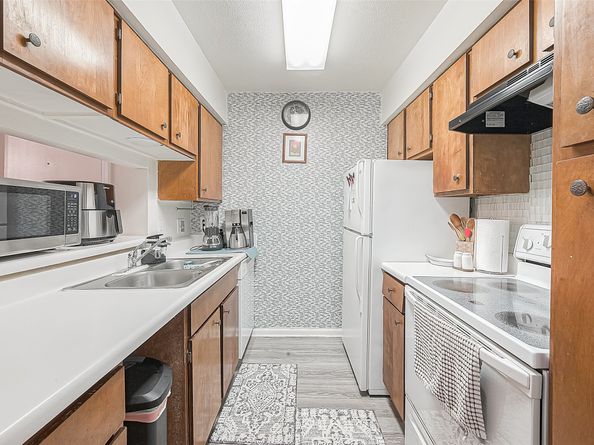 3075 Walnut Bend Lane 28, Houston TX 77042