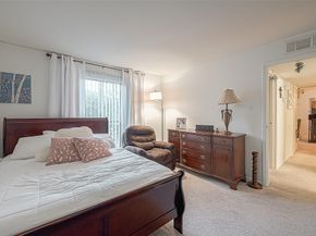 3075 Walnut Bend Lane 28, Houston TX 77042