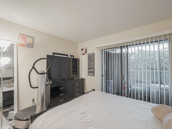 3075 Walnut Bend Lane 28, Houston TX 77042