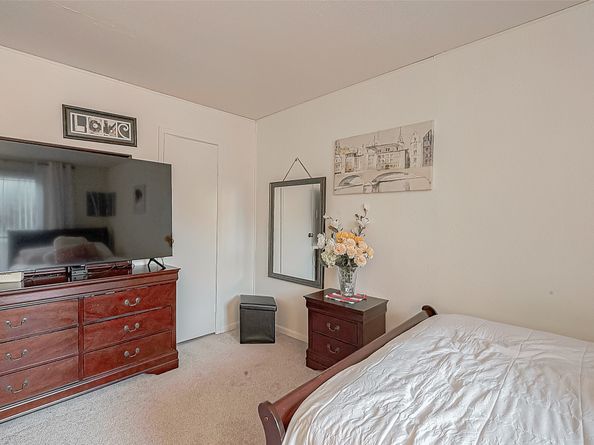 3075 Walnut Bend Lane 28, Houston TX 77042