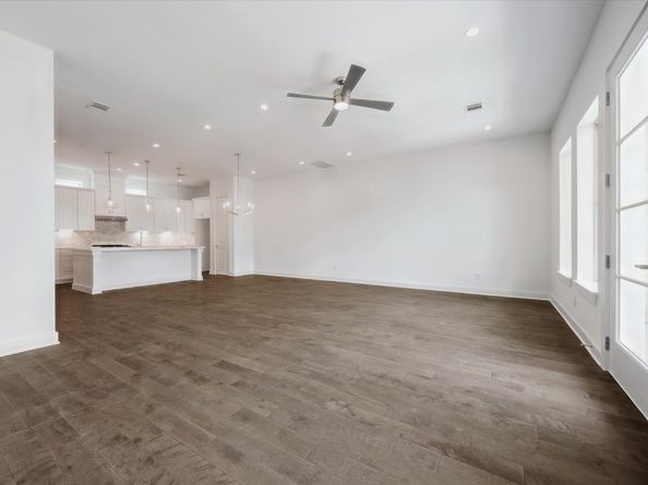 5305 Eigel Street, Houston TX 77007