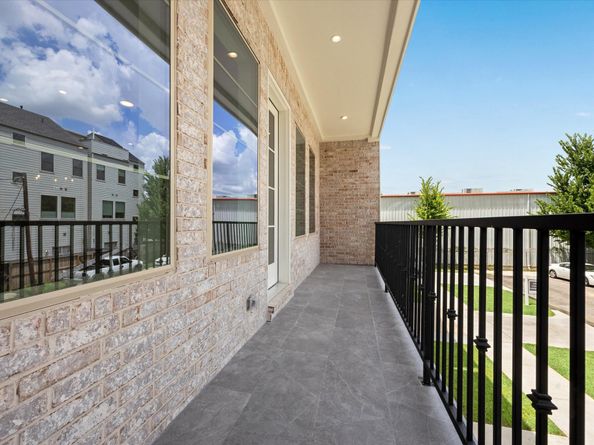 5305 Eigel Street, Houston TX 77007