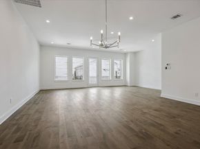 5305 Eigel Street, Houston TX 77007
