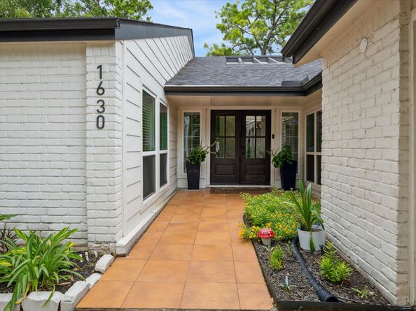1630 Fall Valley Drive, Houston TX 77077