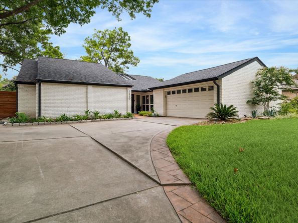 1630 Fall Valley Drive, Houston TX 77077