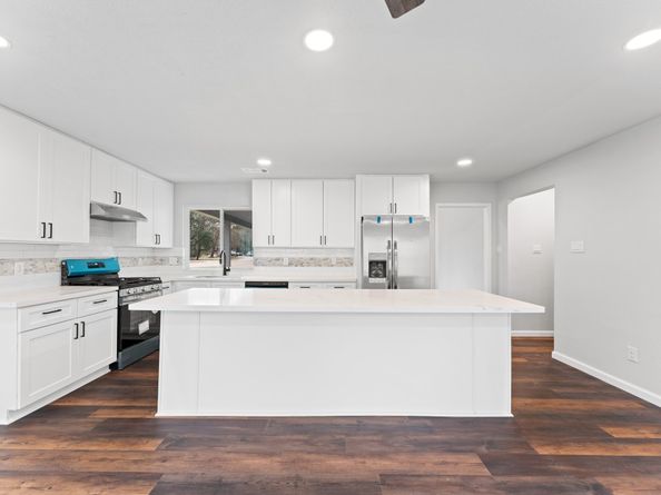 2 Dewthread Court, The Woodlands TX 77380