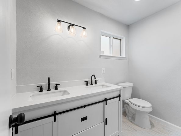 2 Dewthread Court, The Woodlands TX 77380