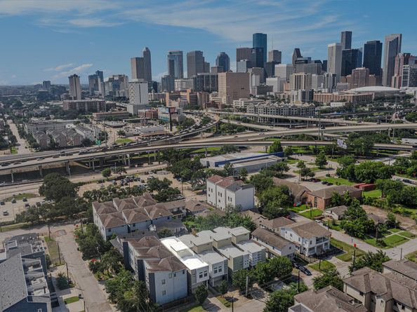 2212 Hutchins Street, Houston TX 77003