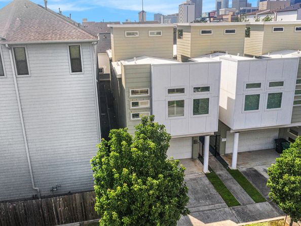 2212 Hutchins Street, Houston TX 77003