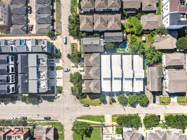 2212 Hutchins Street, Houston TX 77003