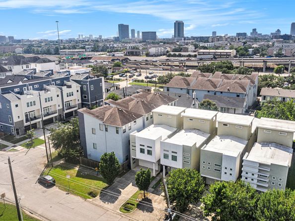 2212 Hutchins Street, Houston TX 77003