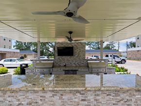 6804 Westview Drive 1404, Houston TX 77055