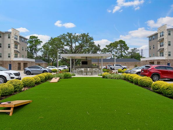 6804 Westview Drive 1404, Houston TX 77055