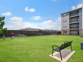 6804 Westview Drive 1404, Houston TX 77055
