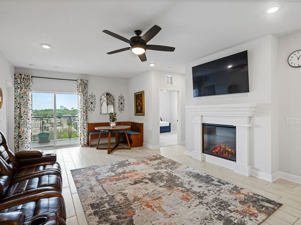 6804 Westview Drive 1404, Houston TX 77055