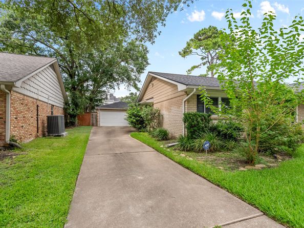 5322 Rutherglenn Drive, Houston TX 77096