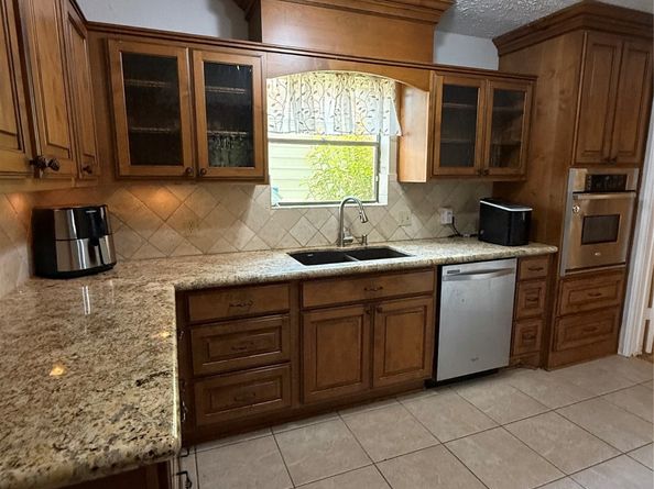 2707 Field Line Drive, Sugar Land TX 77479