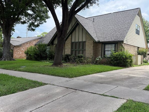 2707 Field Line Drive, Sugar Land TX 77479