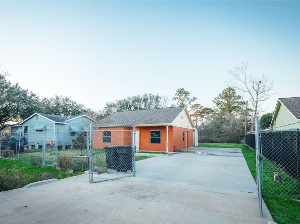 5617 Schutz Street, Houston TX 77032
