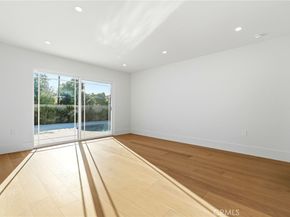 18912 Halsted Street, Northridge CA 91324