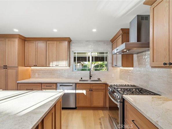 18912 Halsted Street, Northridge CA 91324