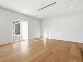 18912 Halsted Street, Northridge CA 91324