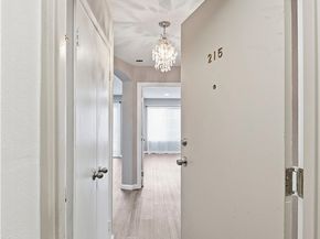 6815 Remmet 215, Canoga Park CA 91303