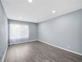 6815 Remmet 215, Canoga Park CA 91303