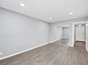 6815 Remmet 215, Canoga Park CA 91303