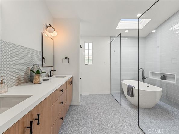 8906 Villanova Avenue, Los Angeles CA 90045