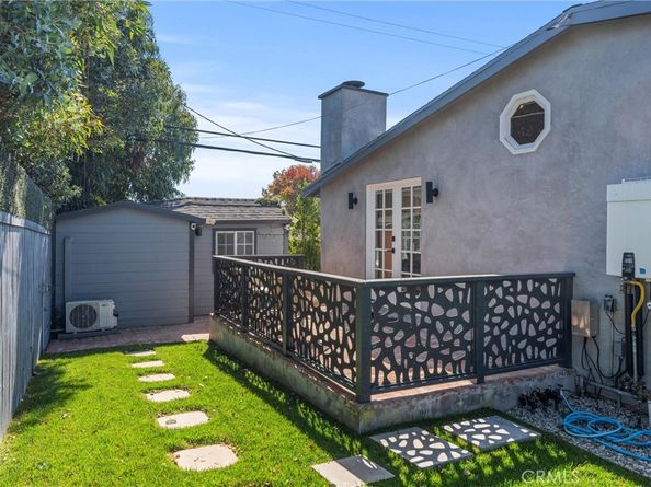 8906 Villanova Avenue, Los Angeles CA 90045