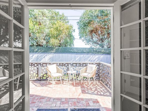 8906 Villanova Avenue, Los Angeles CA 90045