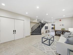 222 7th, Santa Monica CA 90402