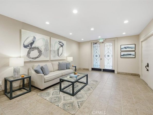 222 7th, Santa Monica CA 90402