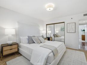 222 7th, Santa Monica CA 90402