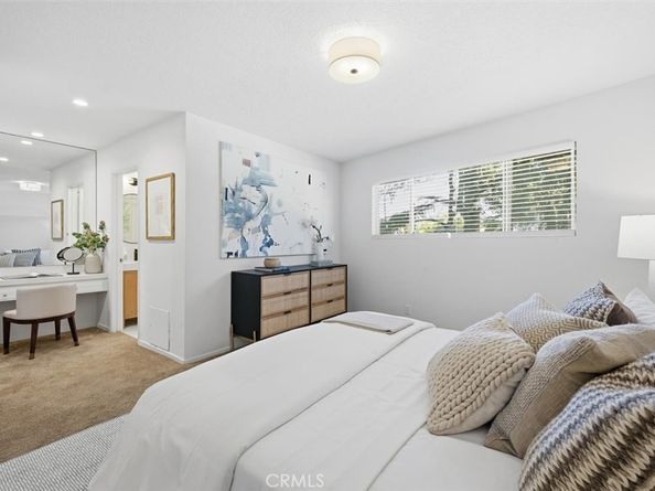 222 7th, Santa Monica CA 90402