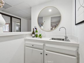 222 7th, Santa Monica CA 90402